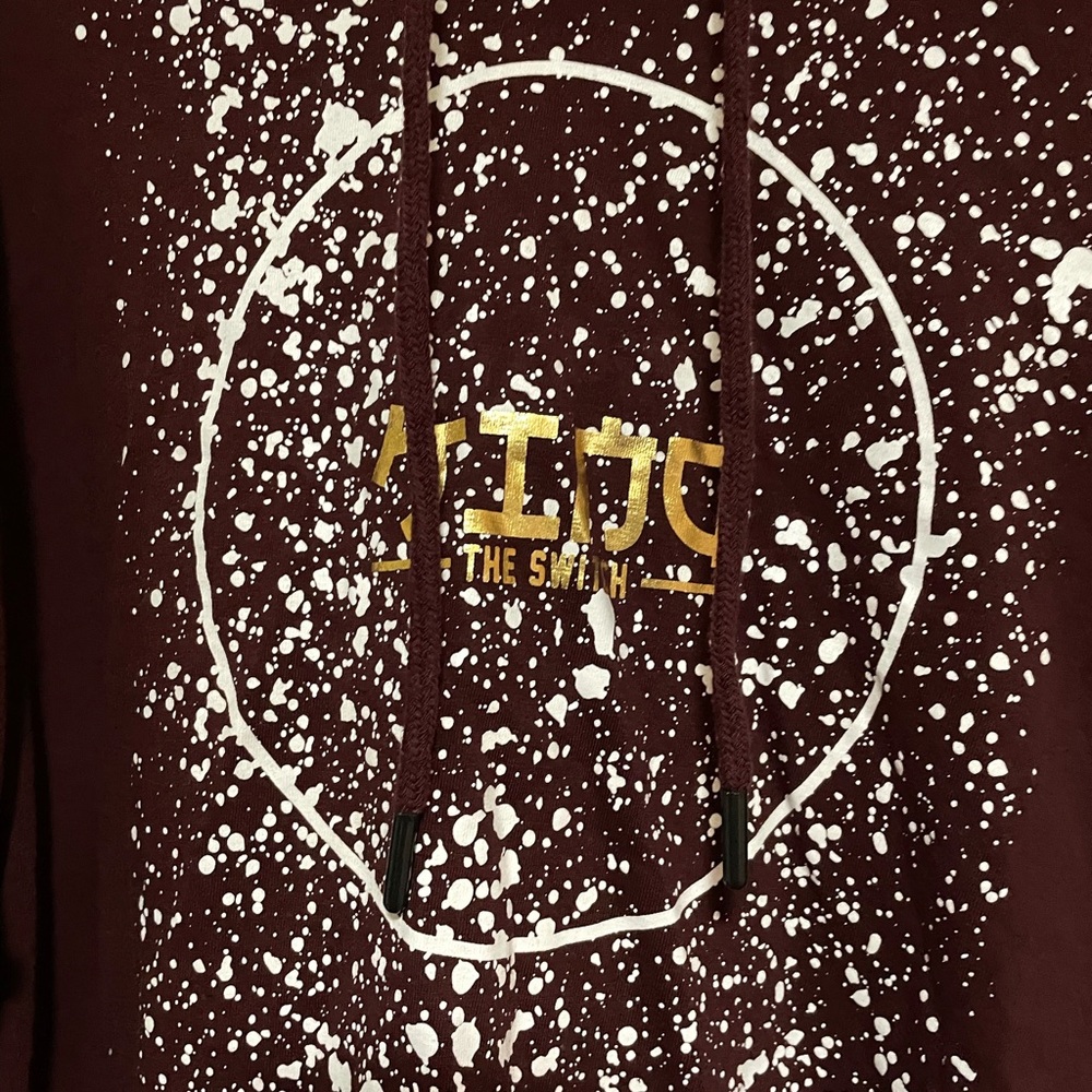 Women’s long sleeve, lightweight shirt with hoodie